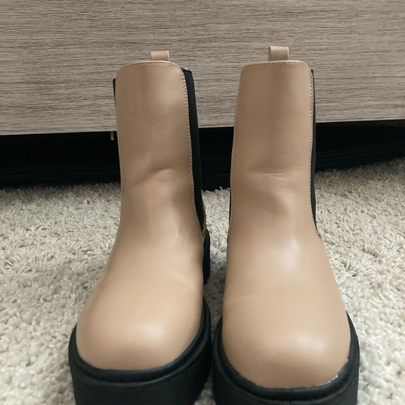 Tan/Black Chelsea Boots - Picture 5 of 9